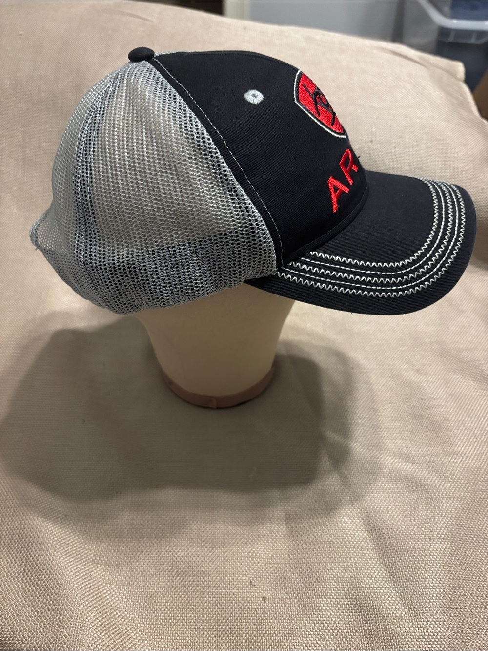 Ariat Logo Mesh Trucker Hat - Picture 2 of 8